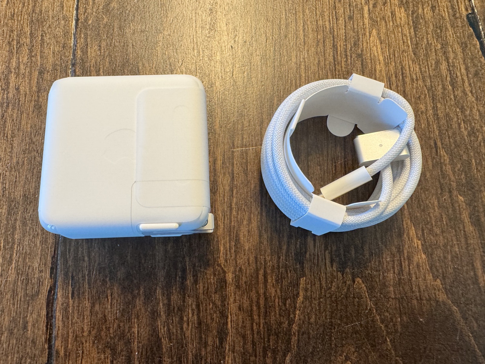 mbp_cable_and_charger.jpg Mbp cable and charger.