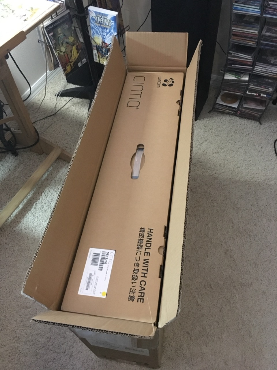 Wacom cintiq27QHD box.